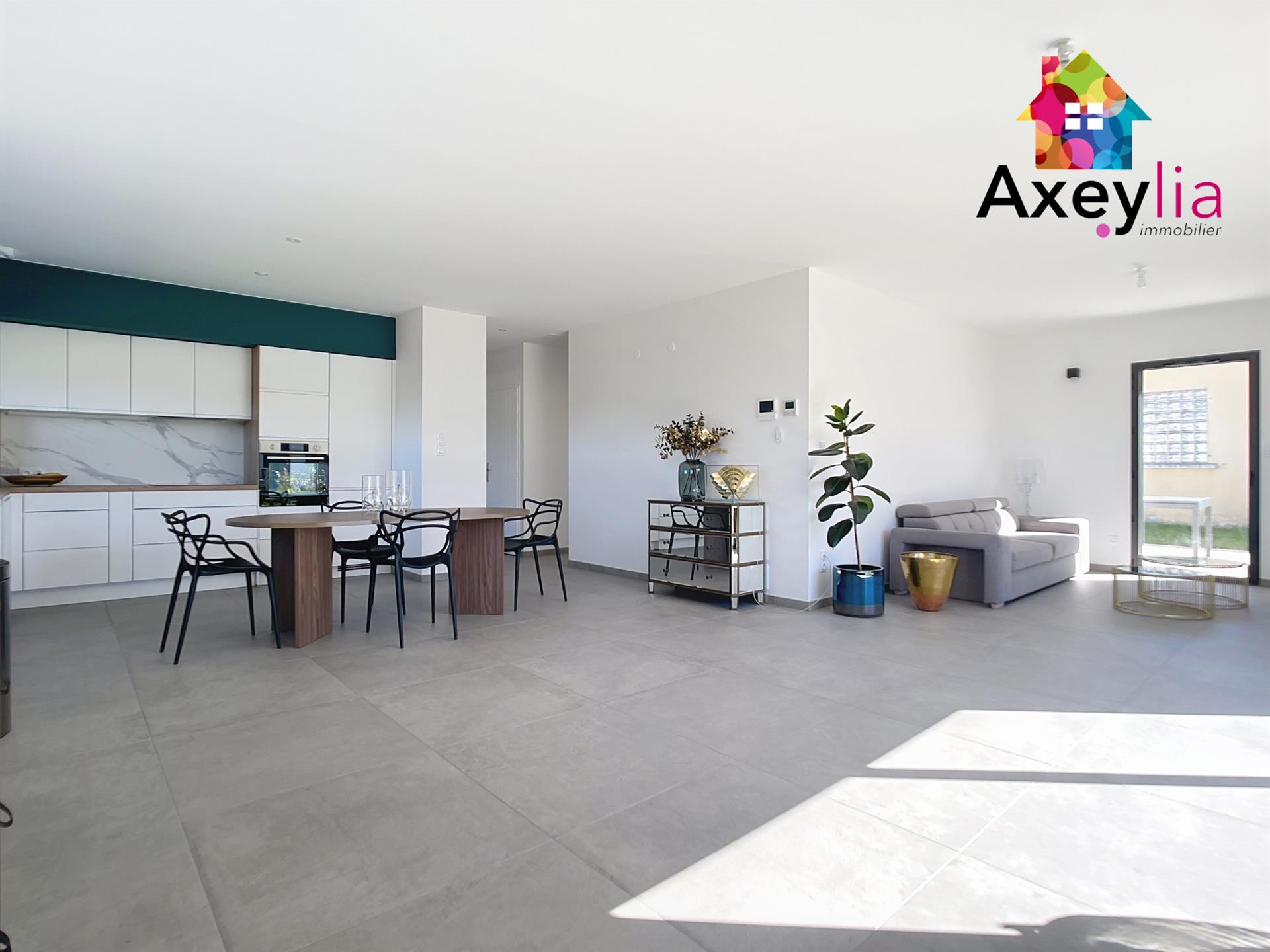 A Vendre - Maison Re2020 De 2024 De Plain-Pied Avec Jardin Et Garage
