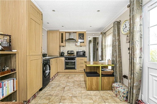 2 bedroom detached house for sale