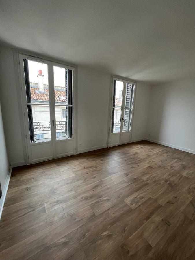 Appartement à louer, 93m², Nîmes