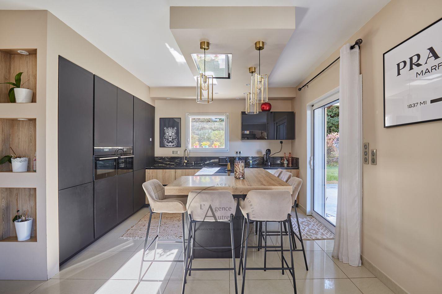 Maison à vendre, 220m², Simiane-Collongue