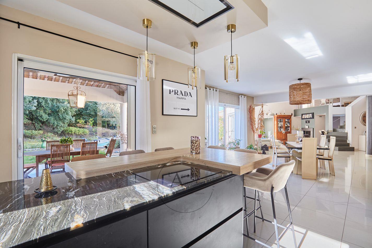 Maison à vendre, 220m², Simiane-Collongue