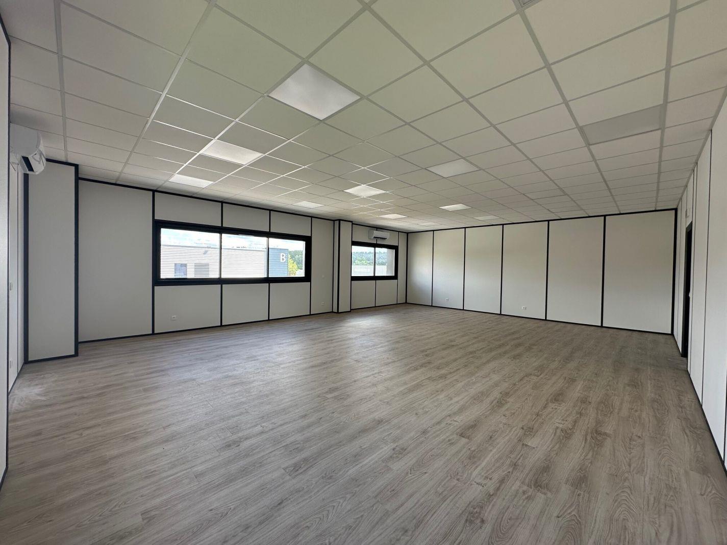 Maison à louer, 277m², Meyreuil