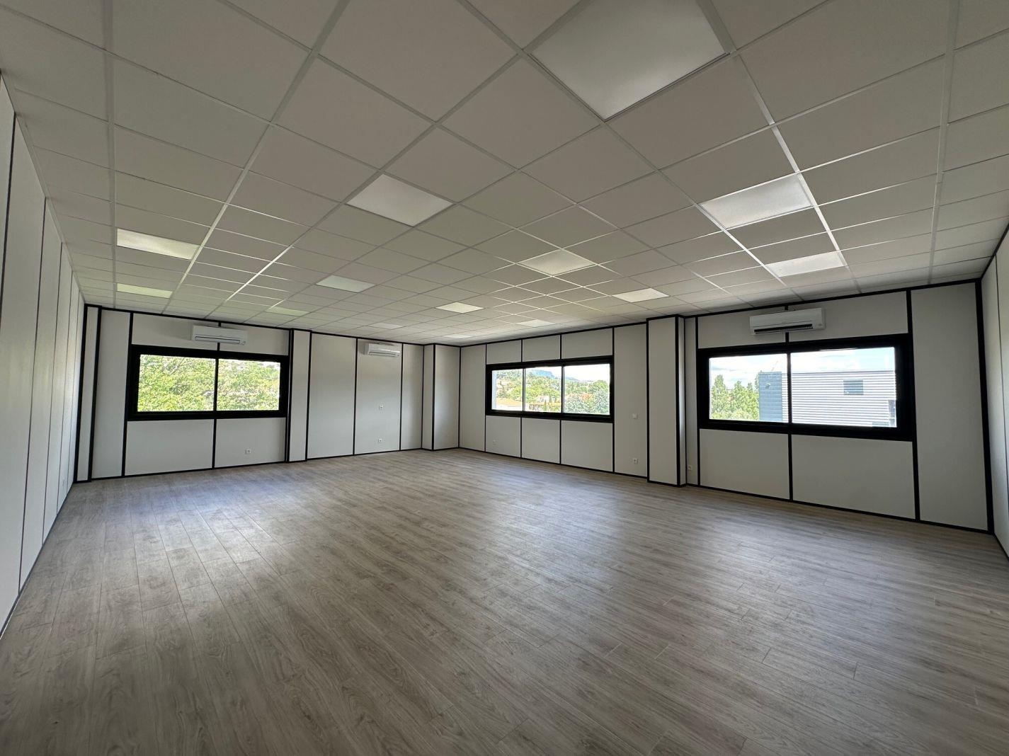 Maison à louer, 277m², Meyreuil