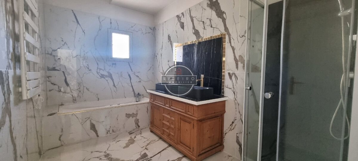 Maison à louer, 130m², Bessan