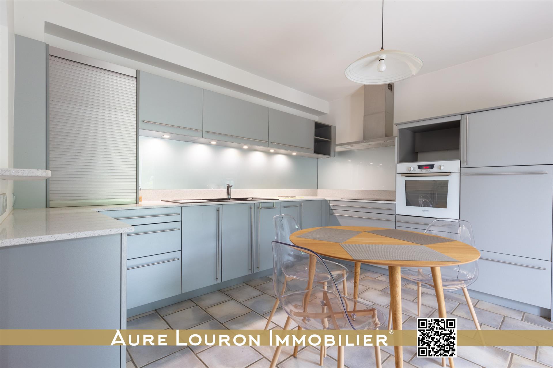 6-Room House With Garage 148m2 In The Heart Of Sarrancolin (Gateway To The Aure & Louron Valleys).