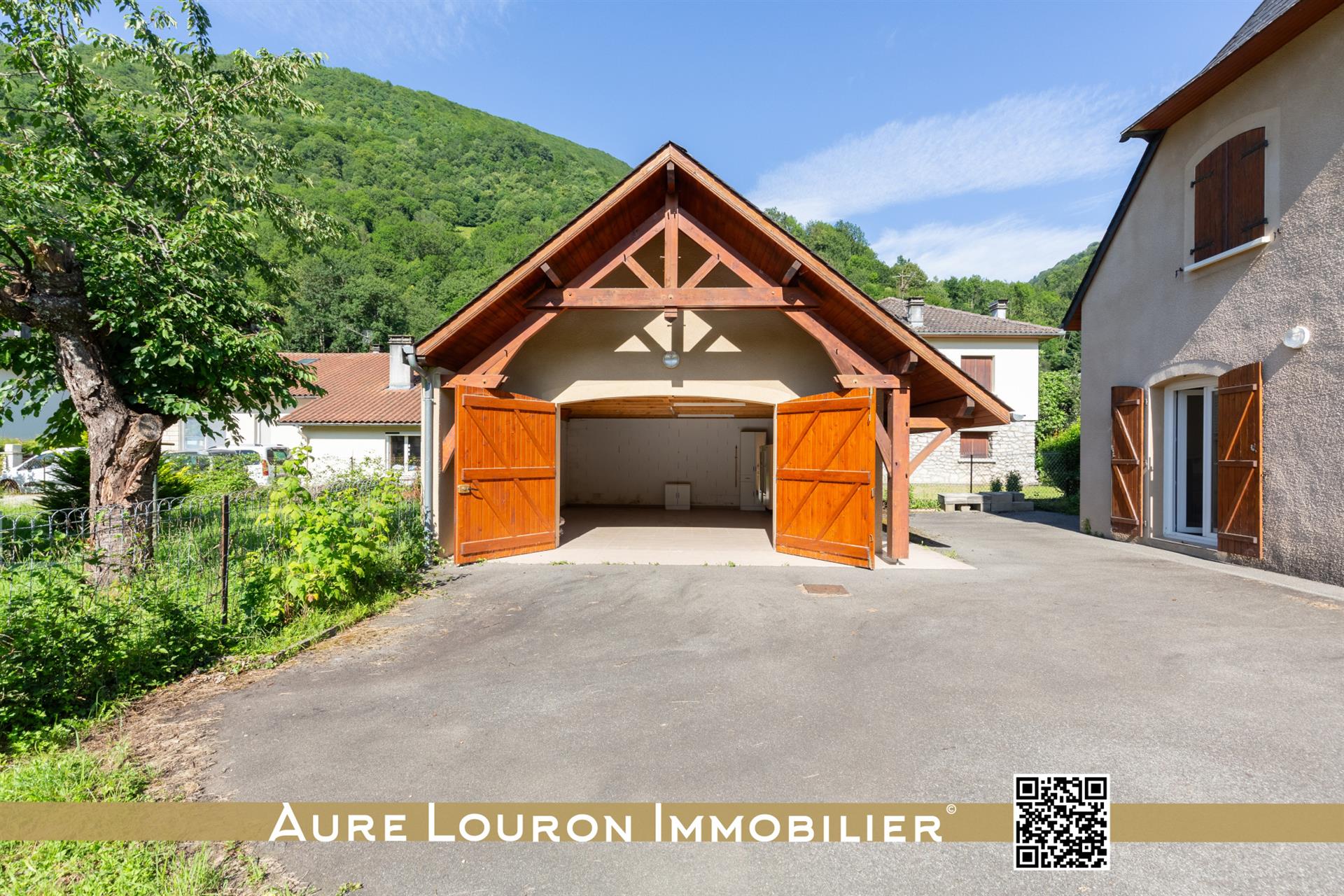6-Room House With Garage 148m2 In The Heart Of Sarrancolin (Gateway To The Aure & Louron Valleys).