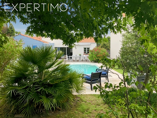 House 6 rooms - 138 m2 - 5 bedrooms, Swimming pool