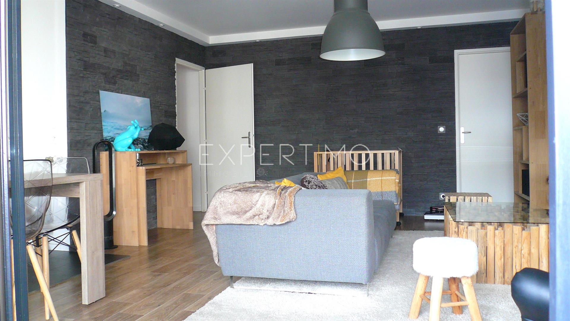 Purchase: Apartment (92230)