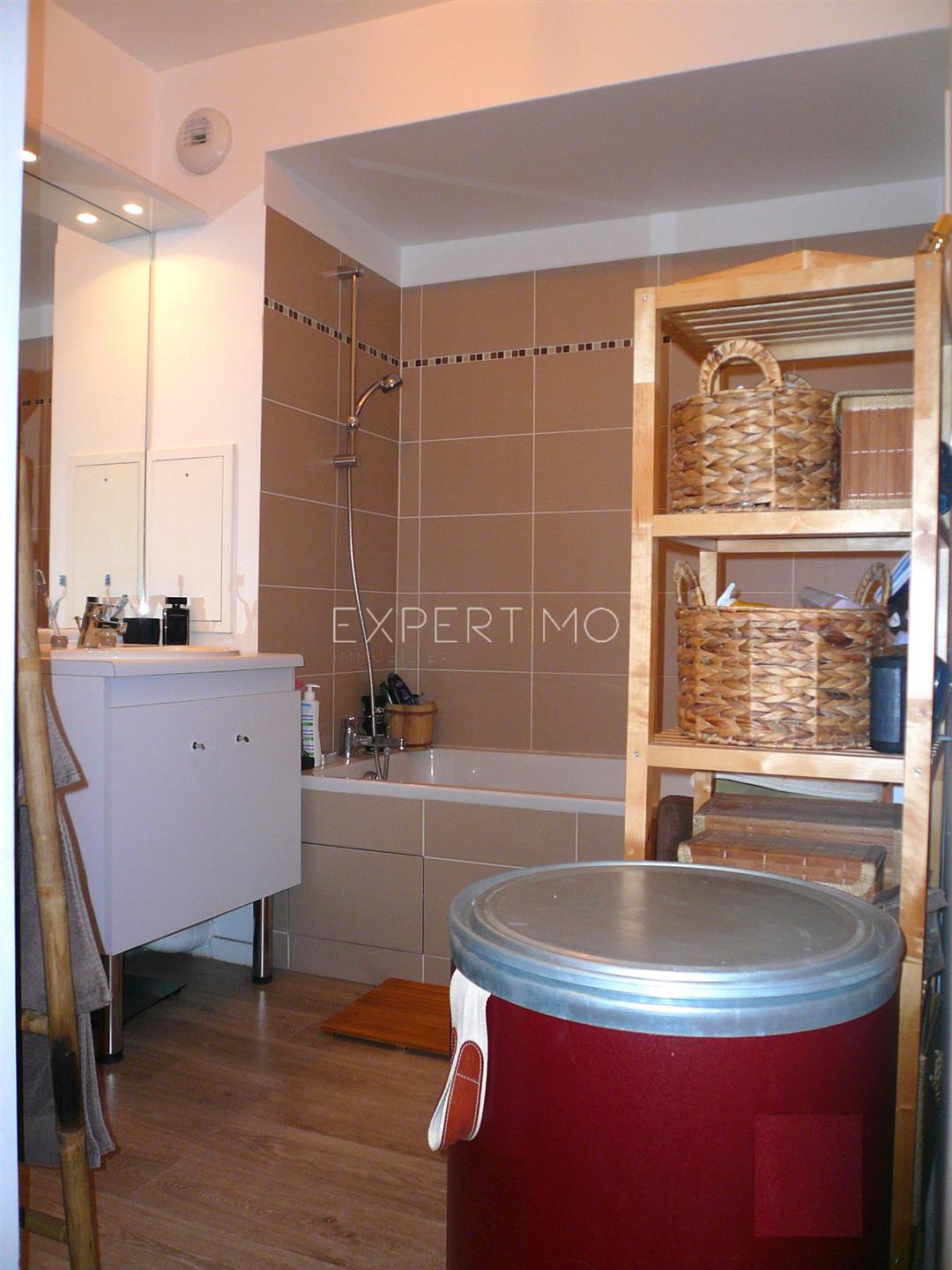 Purchase: Apartment (92230)