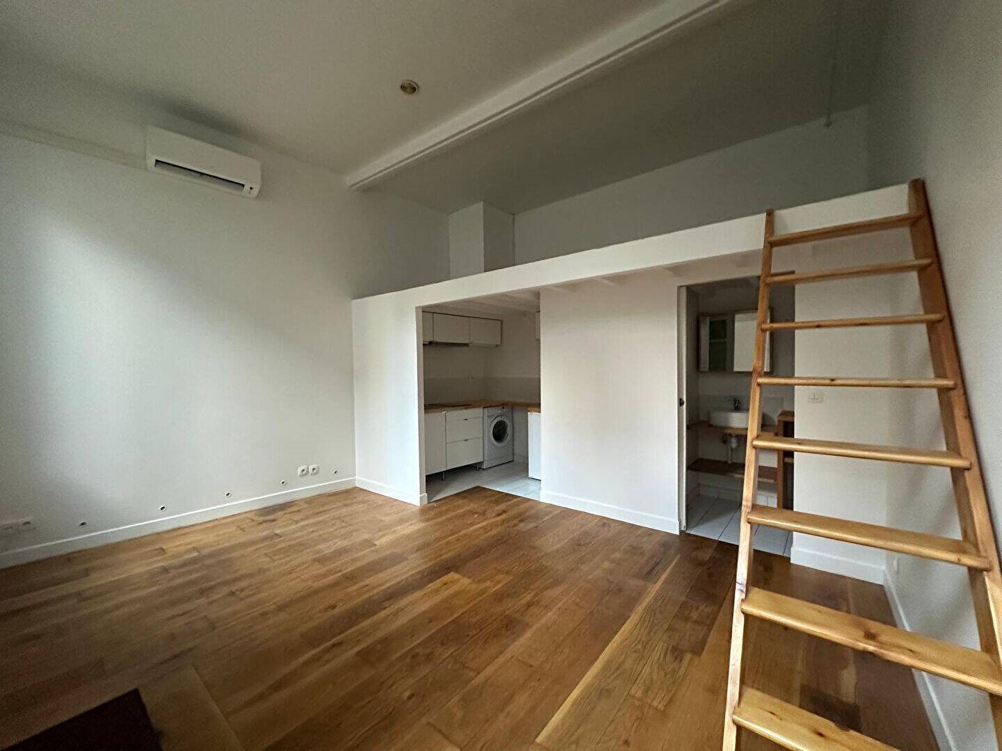 Appartement à louer, 26m², Paris 18ème