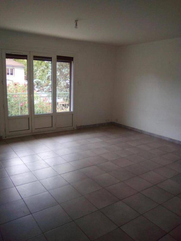 Appartement à louer, 90m², Saint-Julien-les-Rosiers