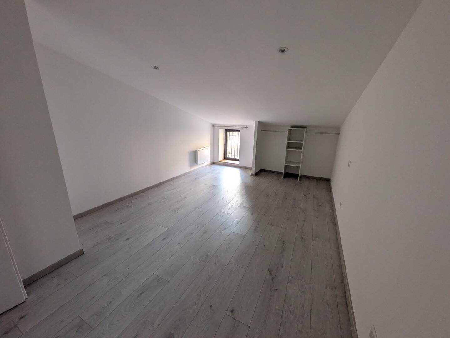 Appartement à louer, 85m², Pont-Saint-Esprit