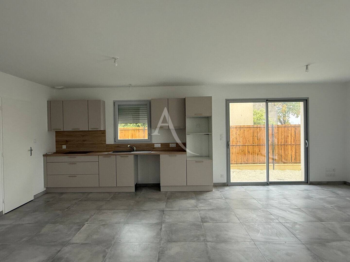 Maison à louer, 114m², Saint-Sever-de-Saintonge