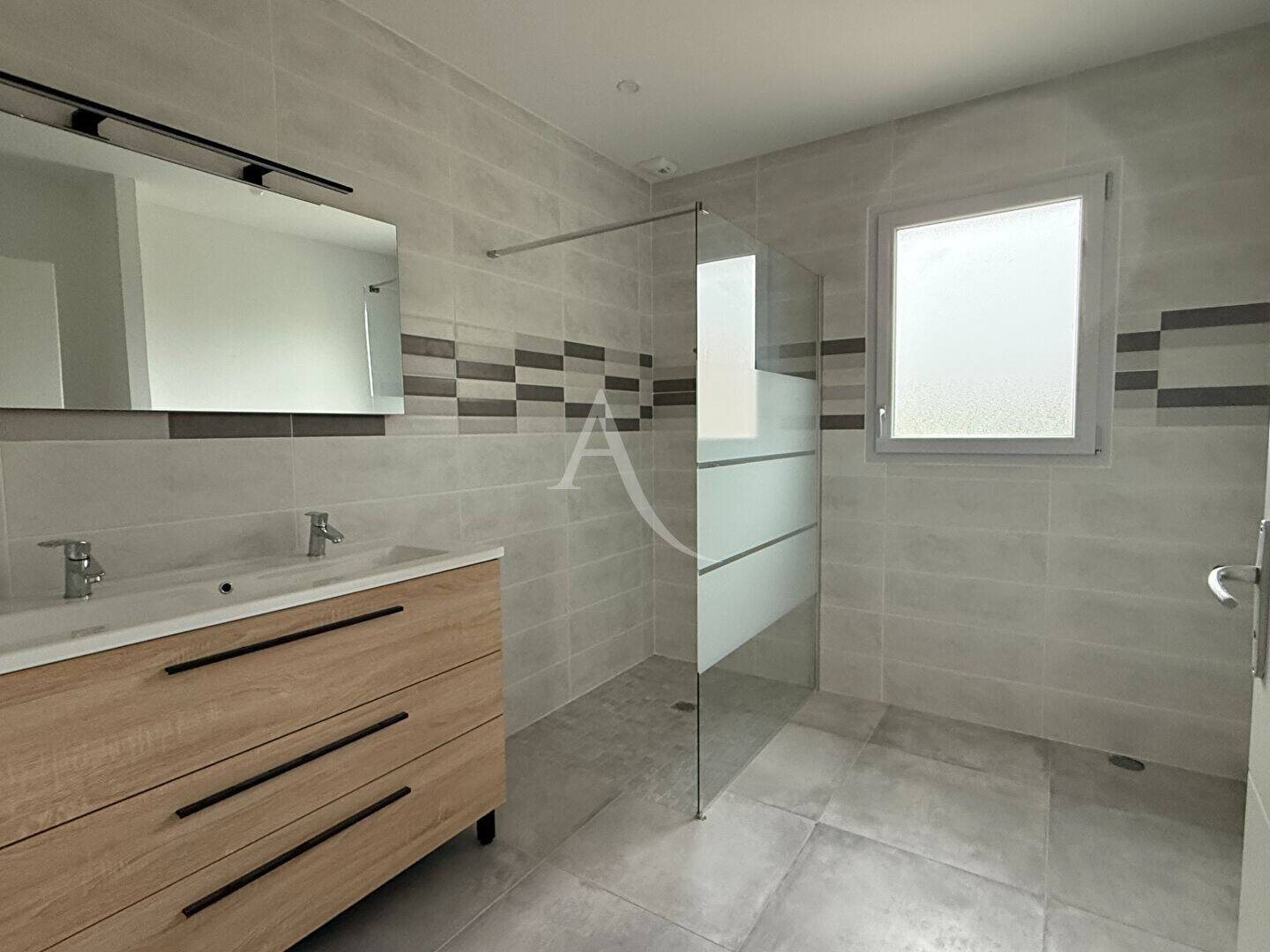 Maison à louer, 114m², Saint-Sever-de-Saintonge