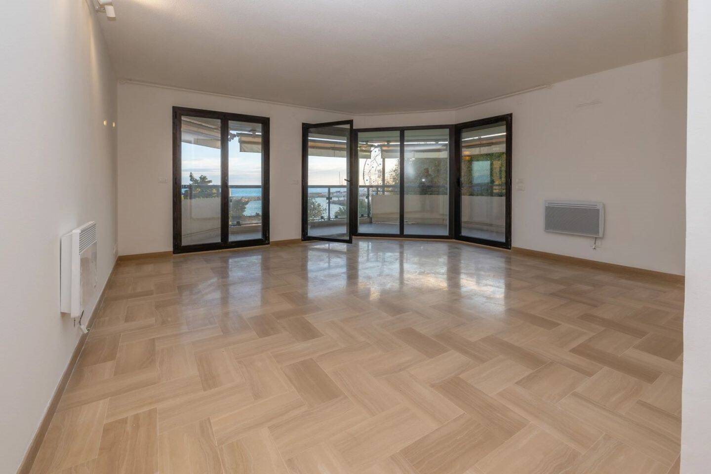 Appartement à louer, 67m², Menton