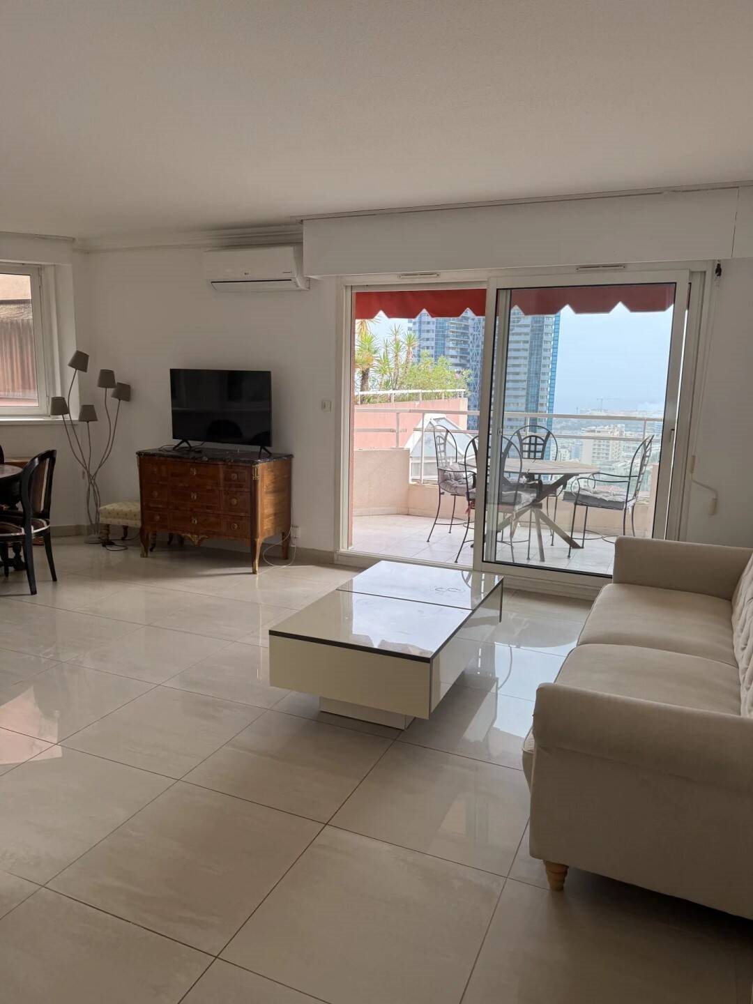 Appartement à louer, 70m², Beausoleil