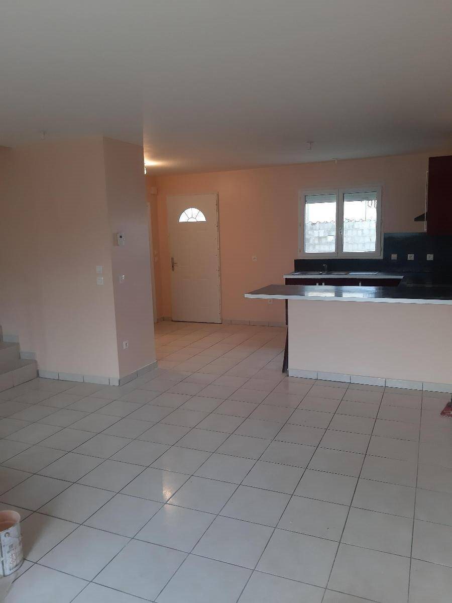 Maison à louer, 92m², Serpaize