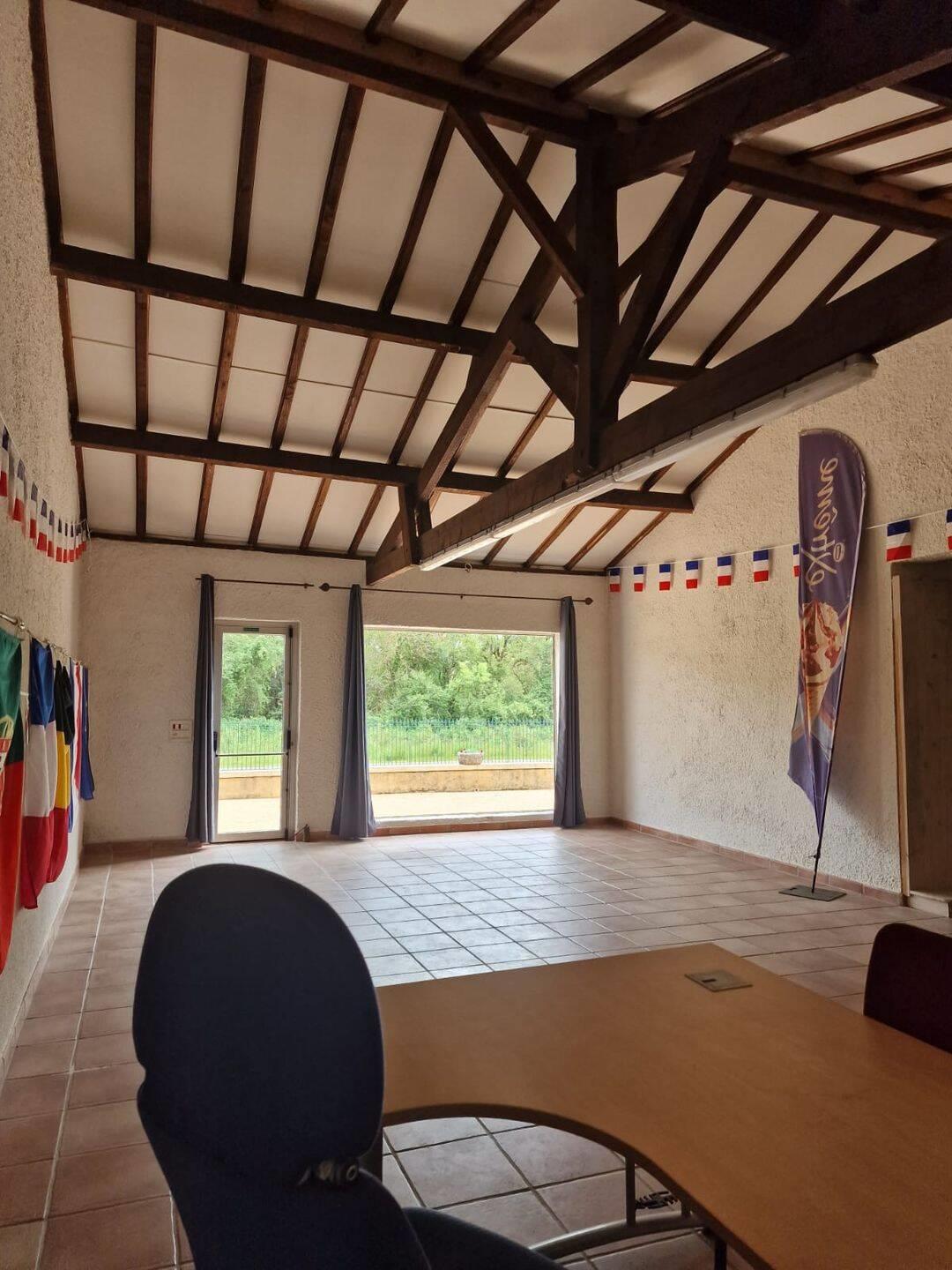 Maison à louer, 550m², Blanquefort-sur-Briolance