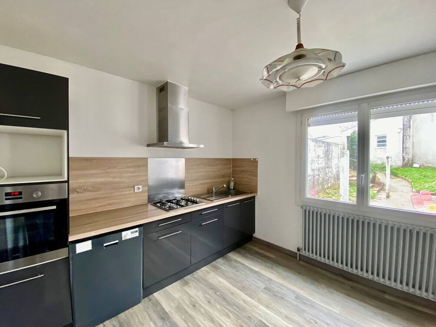 Maison à louer, 107m², Coëx