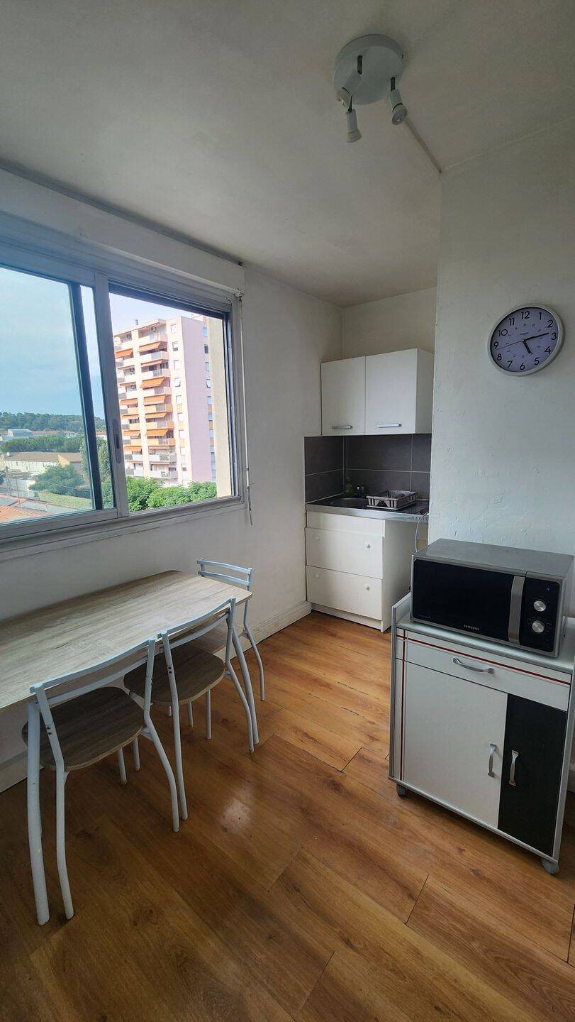 Appartement à louer, 24m², Nîmes