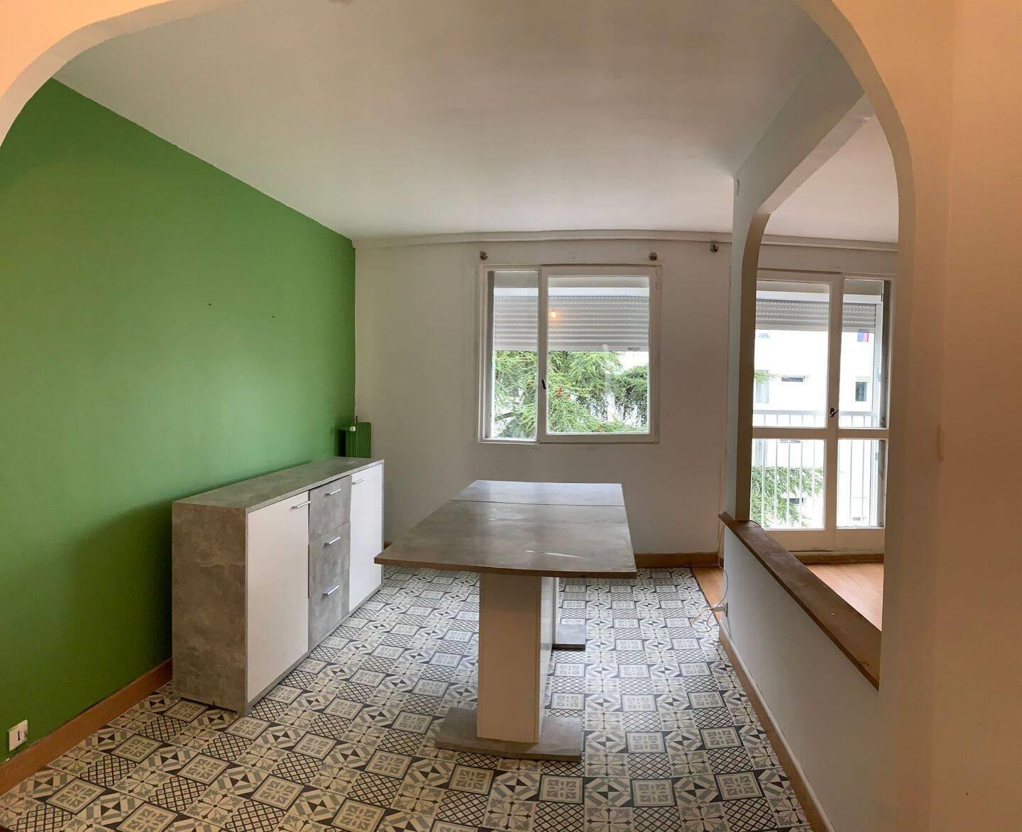 Appartement à louer, 83m², Nîmes