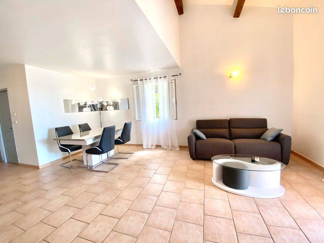 Maison à louer, 90m², Cabrières