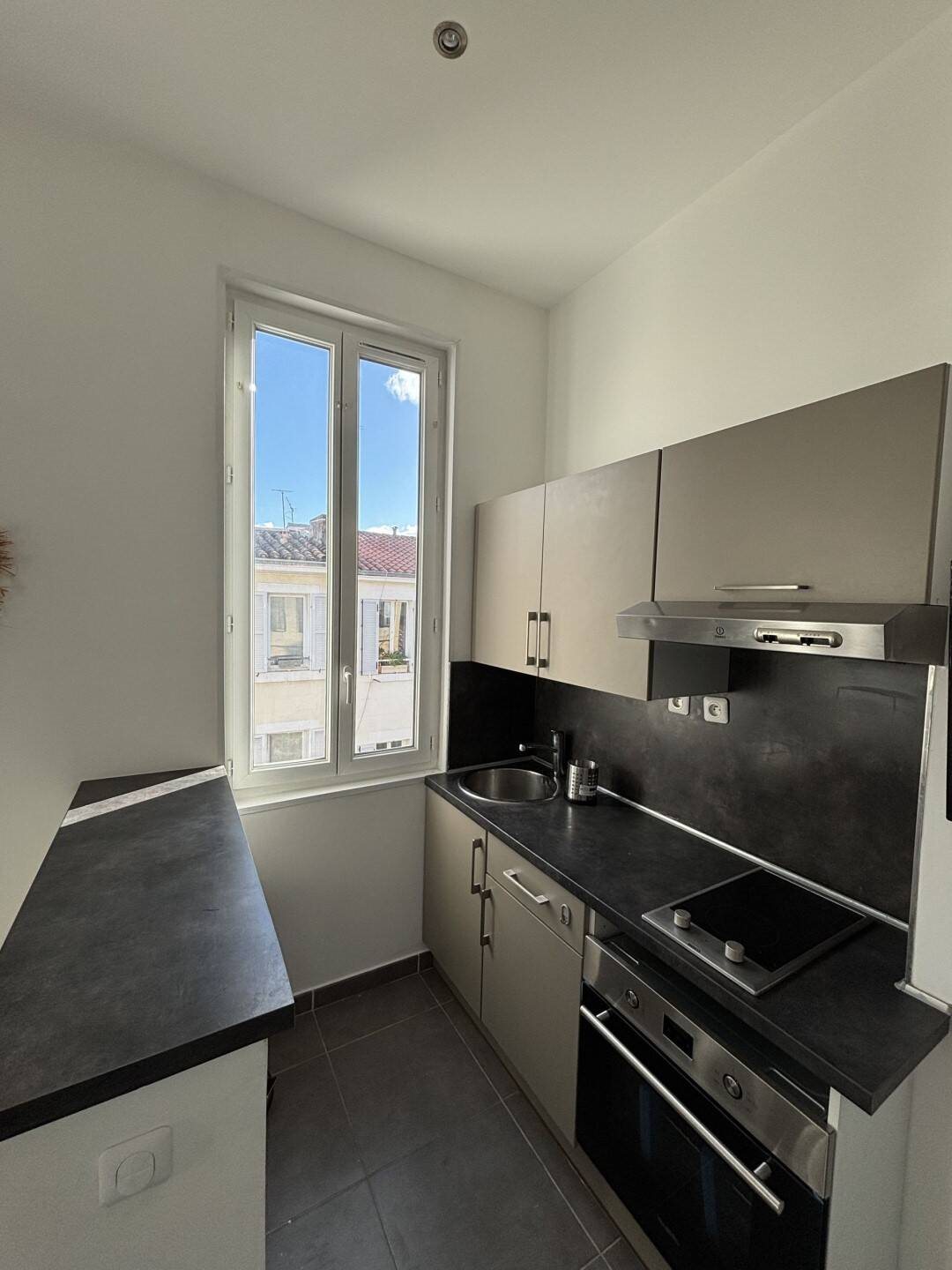 Appartement à louer, 27m², Marseille 5ème