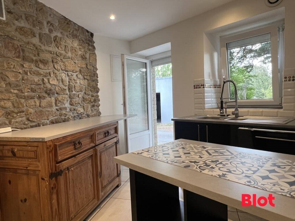 Maison à louer, 76m², Brusvily