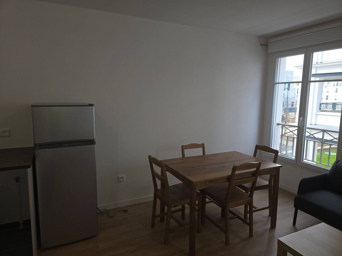 Appartement à louer, 425m², Serris