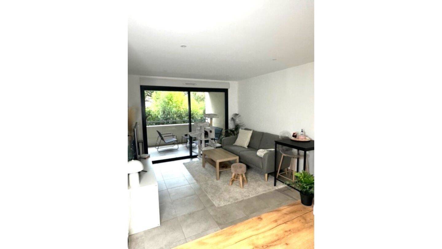 Appartement à louer, 42m², Eyguières