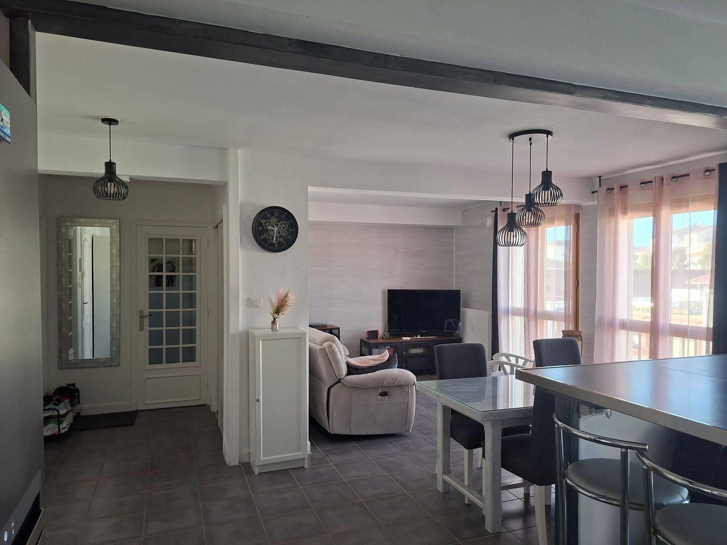 Appartement à vendre, 90m², Saint-Genest-Lerpt