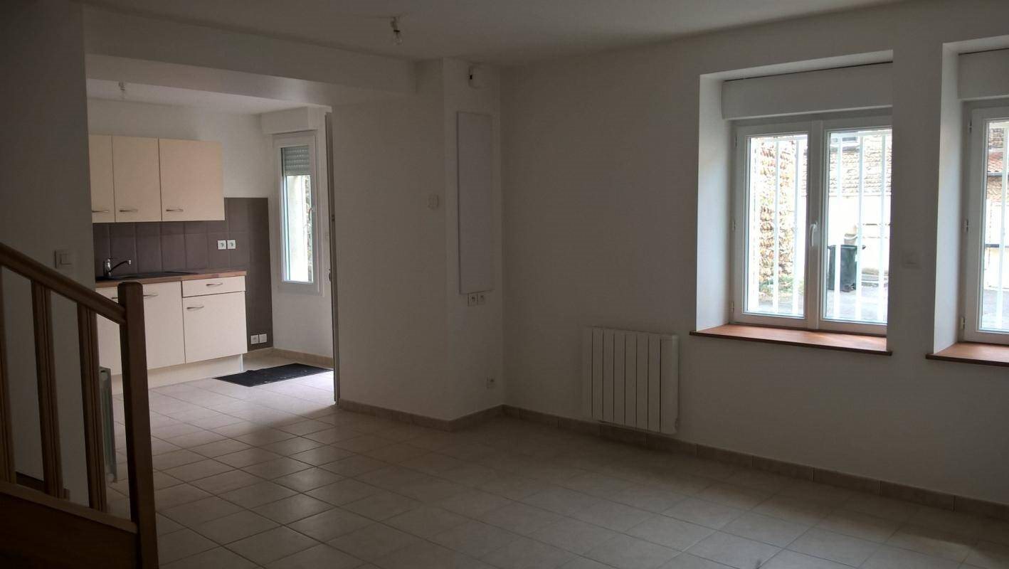 Maison à louer, 81m², Auberives-sur-Varèze