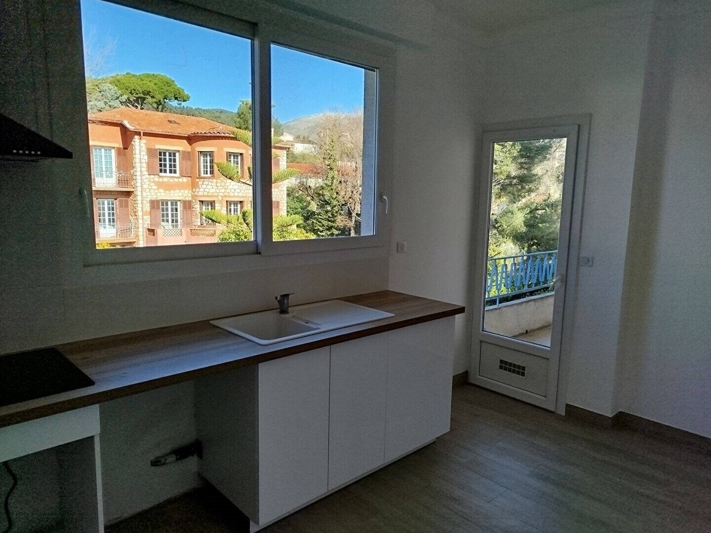 Appartement à louer, 91m², Vence