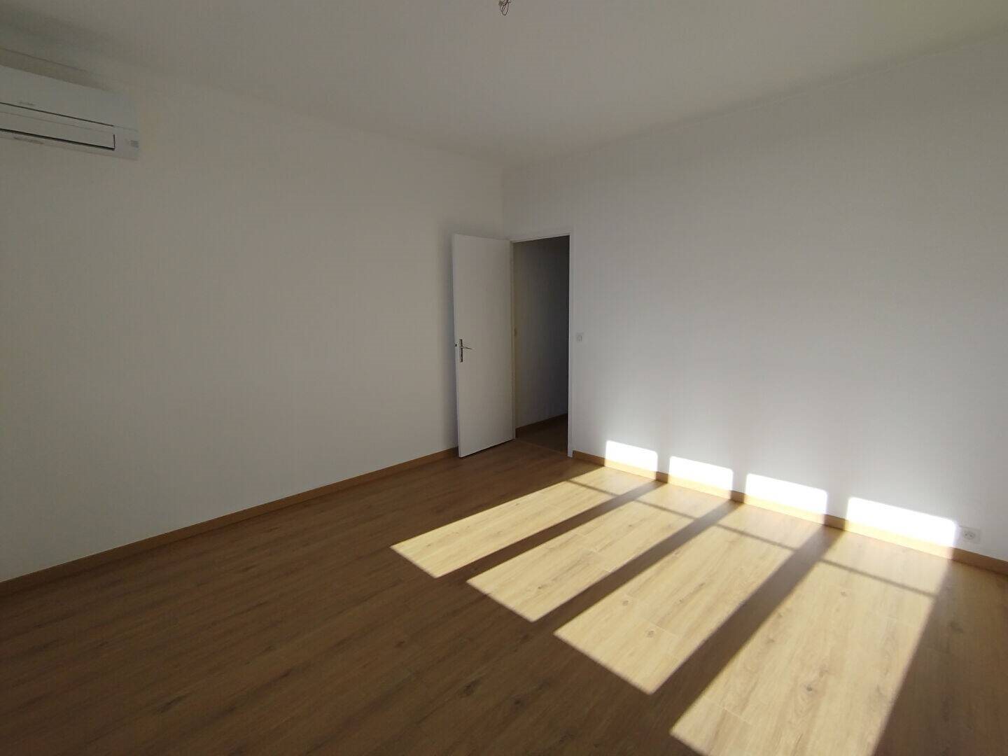 Appartement à louer, 91m², Vence
