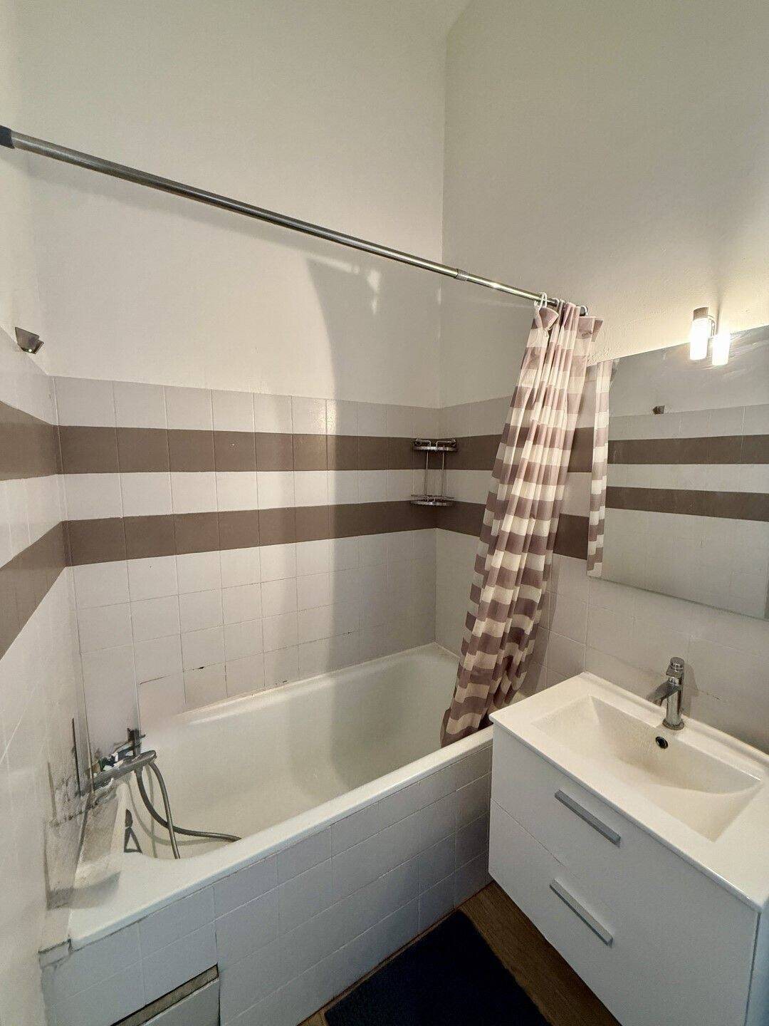 Appartement à louer, 29m², Nîmes