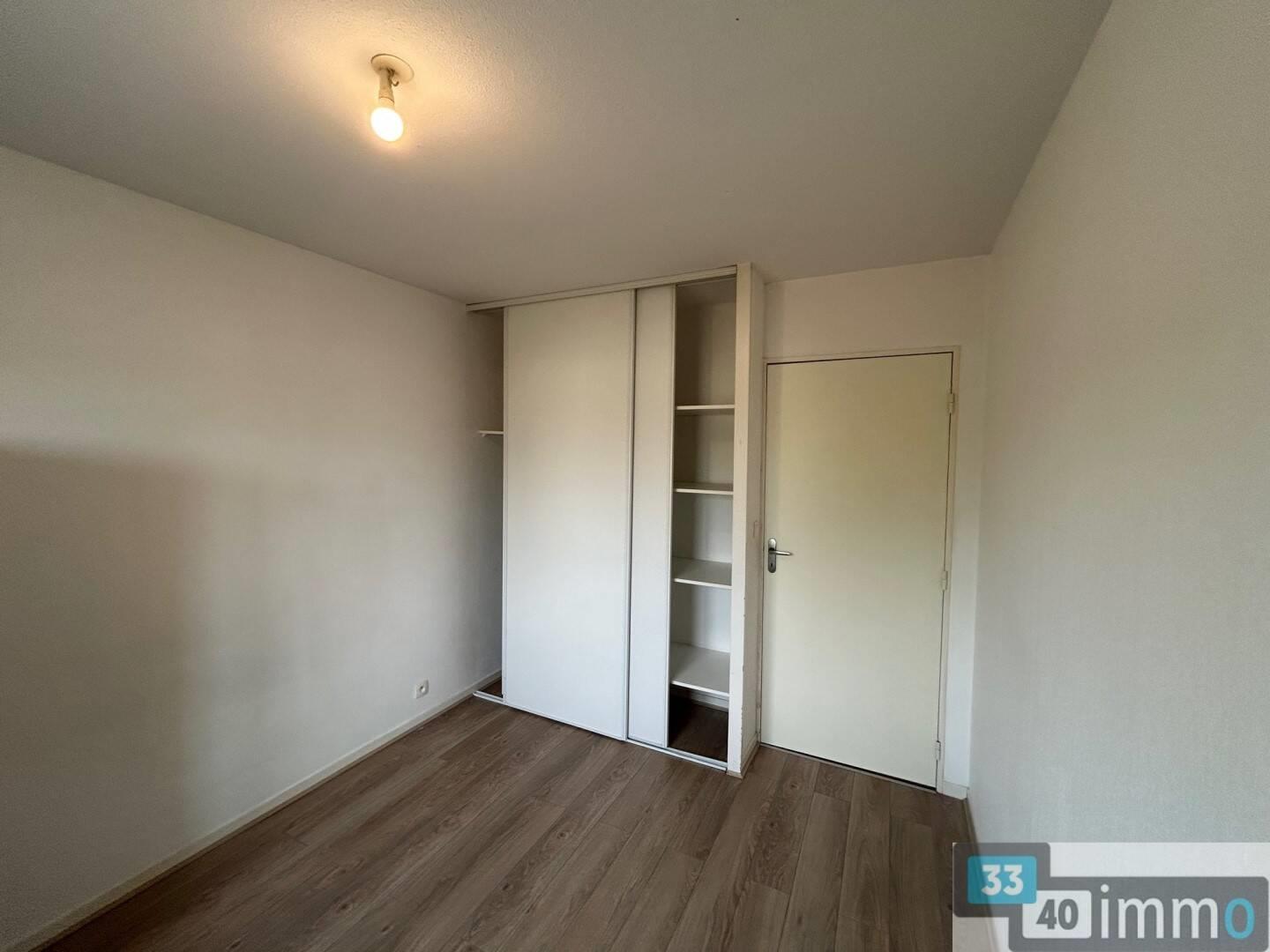 Appartement à louer, 47m², Salles