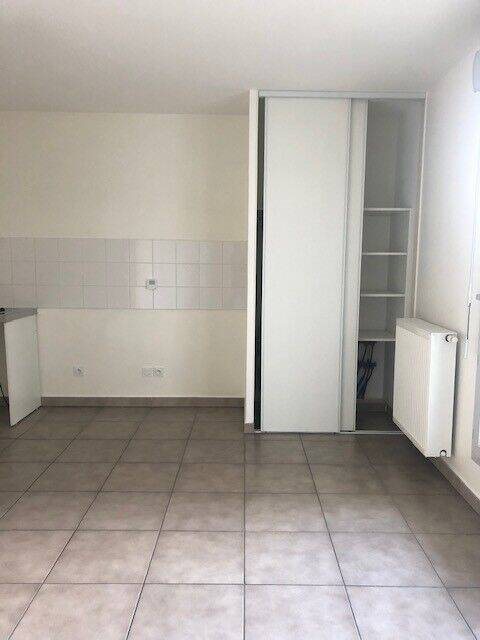 Appartement à louer, 26m², Sathonay-Camp