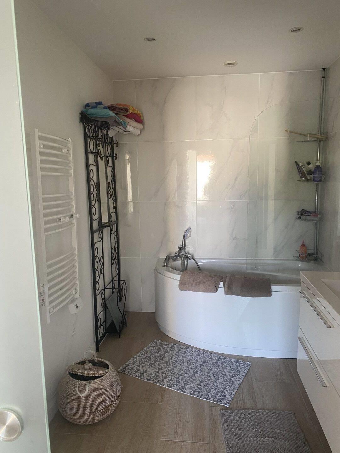 Appartement à louer, 70m², Nîmes