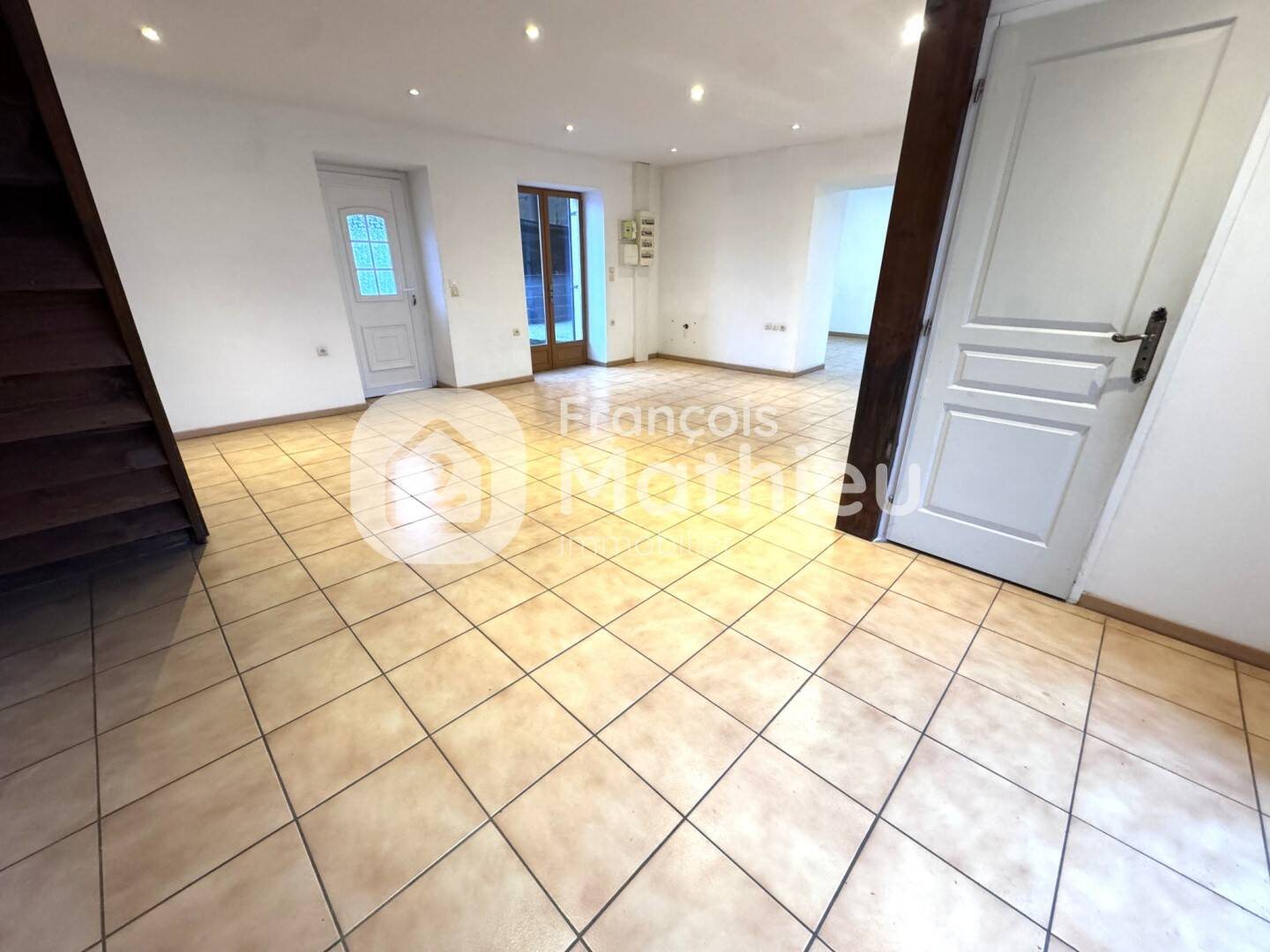 Appartement à louer, 87m², Birieux