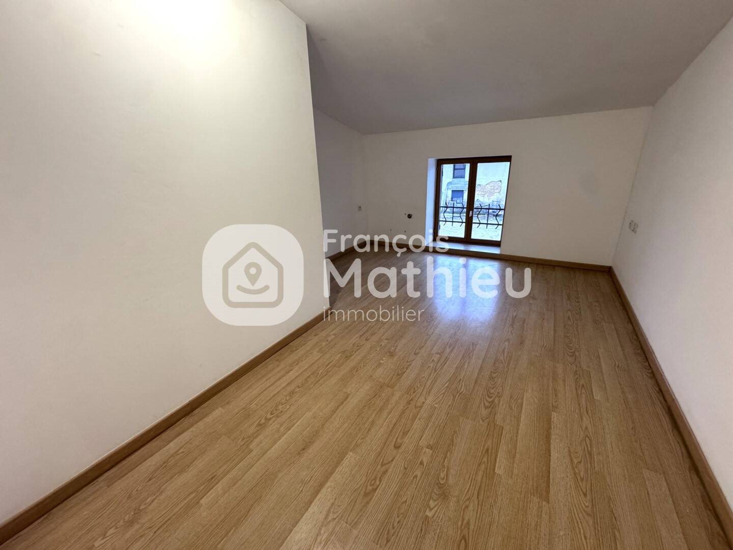 Appartement à louer, 87m², Birieux