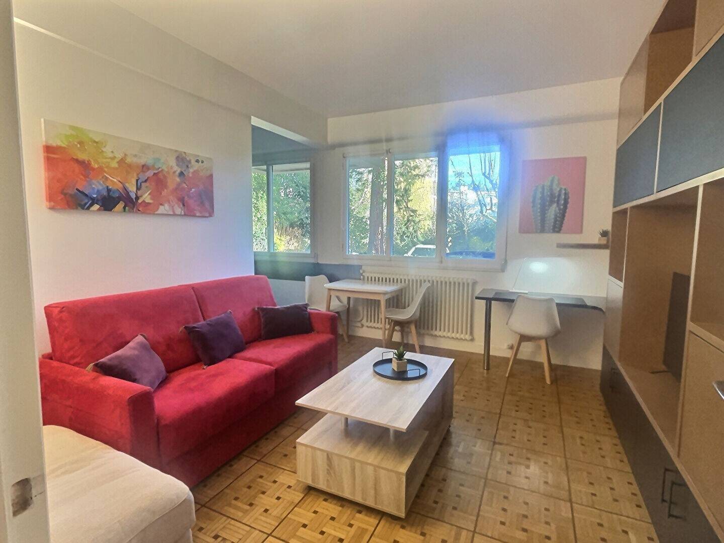 Appartement à louer, 28m², Garches