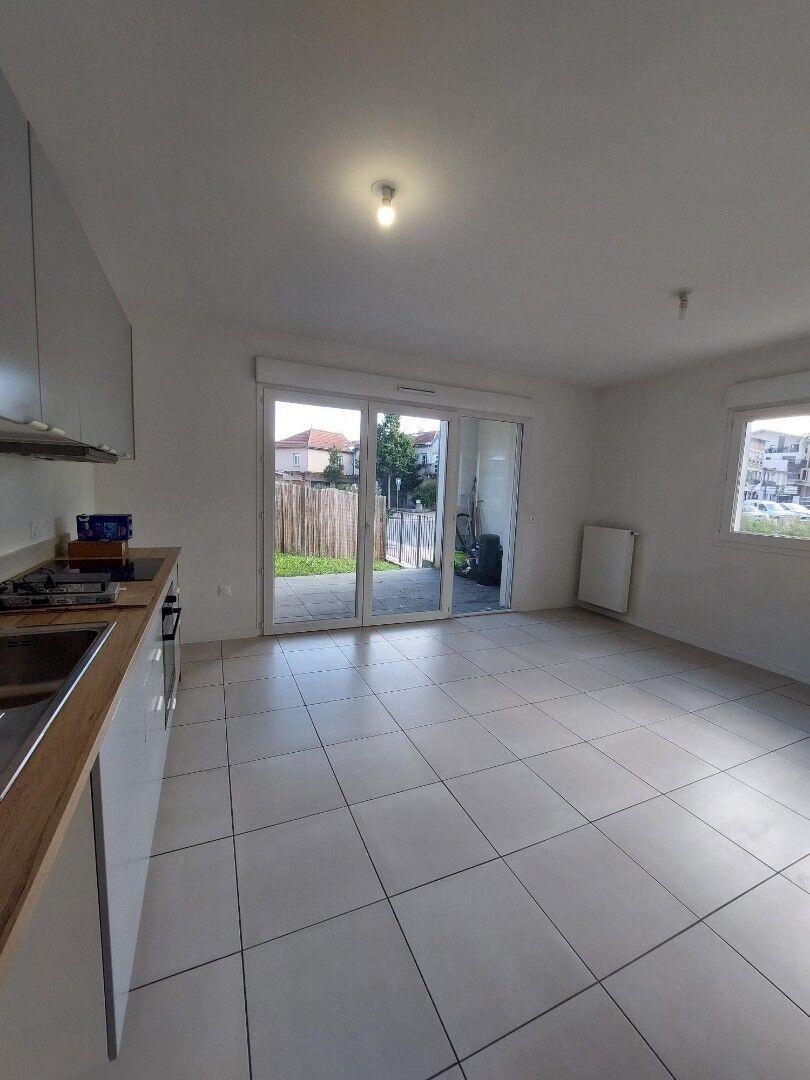 Appartement à louer, 42m², Sathonay-Camp