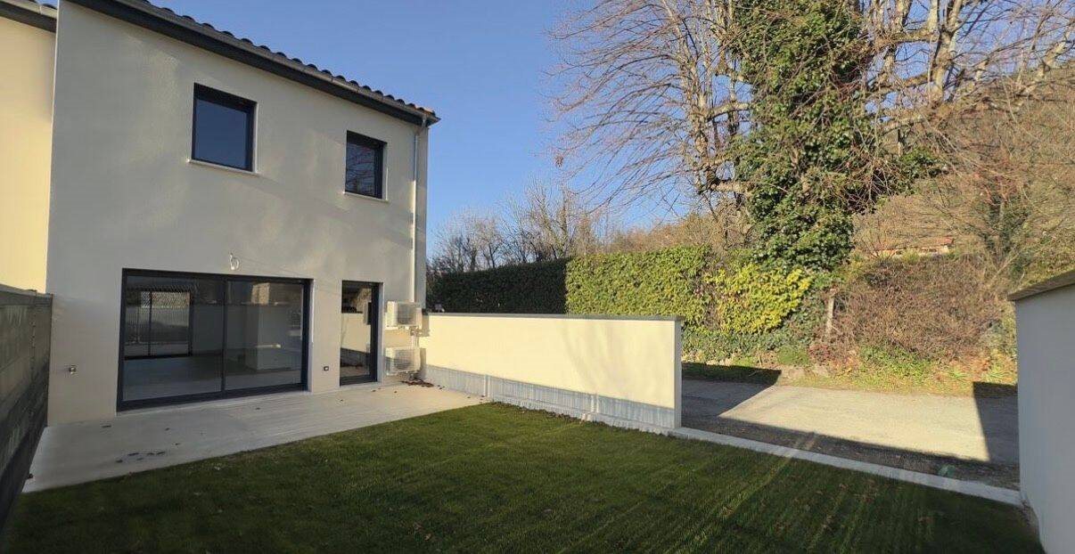 Maison à louer, 84m², Peyrus