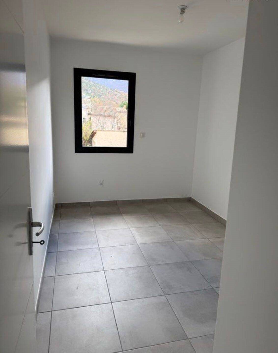 Maison à louer, 84m², Peyrus