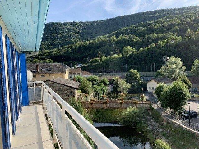 Appartement à louer, 80m², Tenay