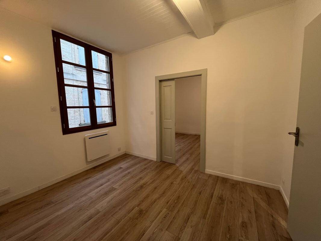 Appartement à louer, 84m², Sommières