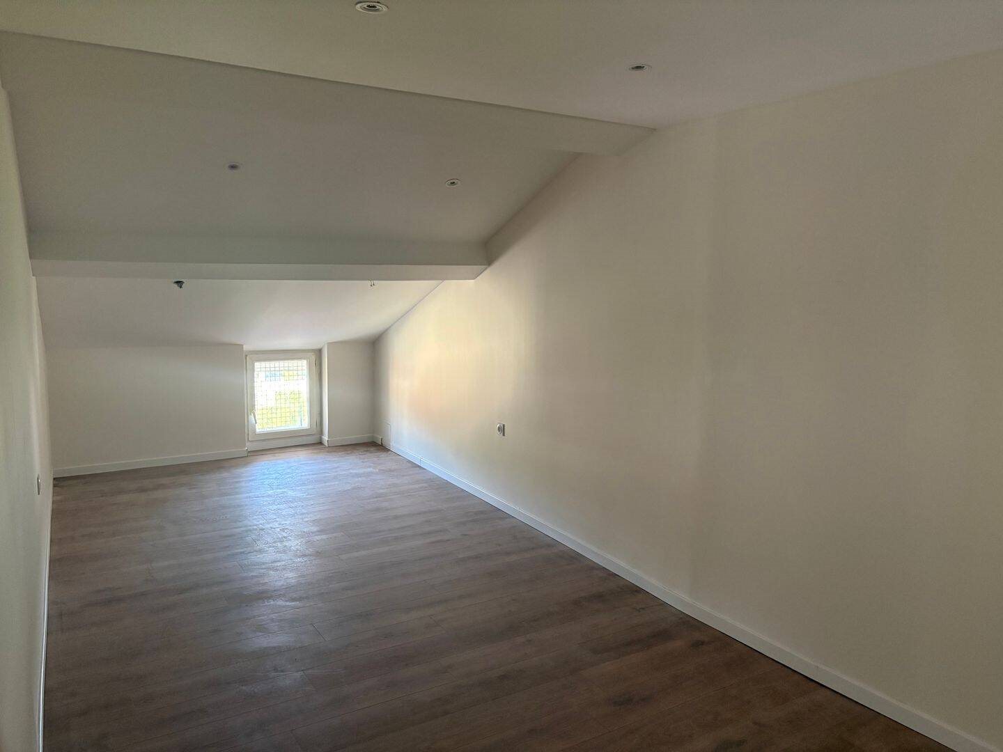 Appartement à louer, 79m², Roussillon