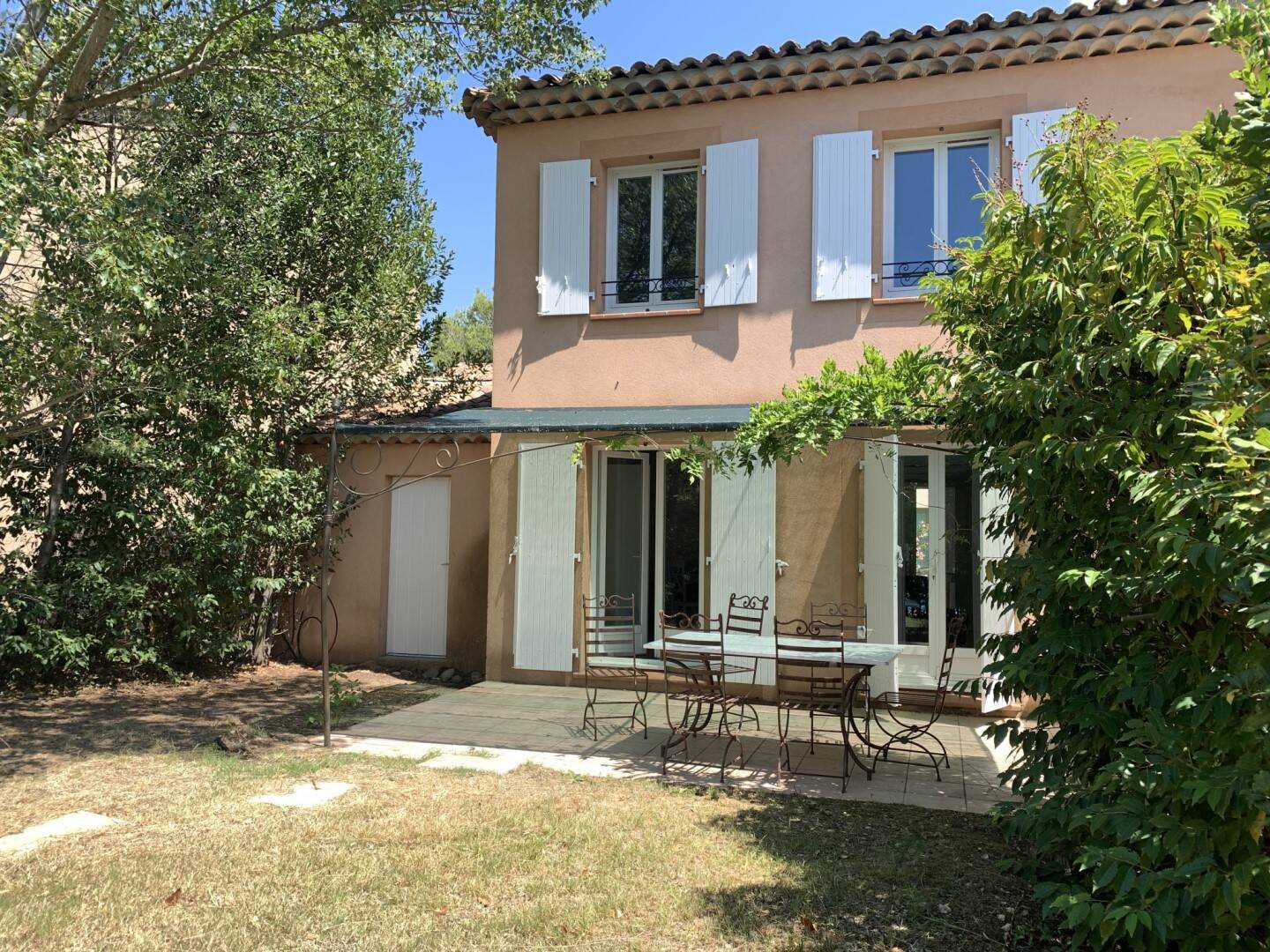 Maison à louer, 83m², Mallemort