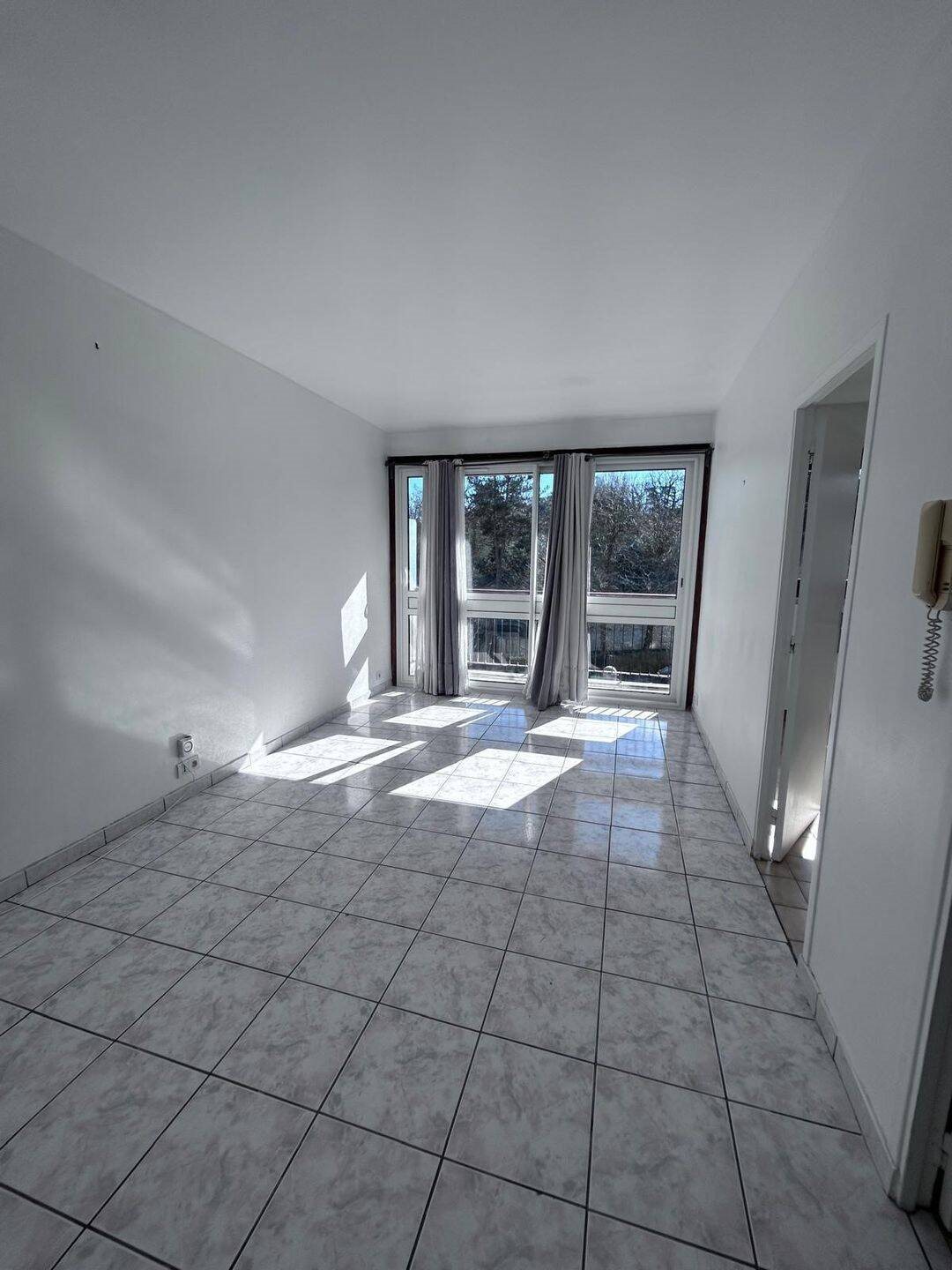 Appartement à louer, 27m², La Celle-Saint-Cloud