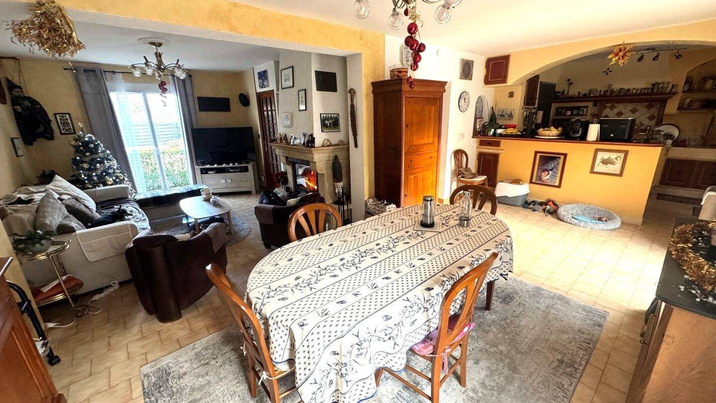 Maison à vendre, 135m², Peyrolles-en-Provence